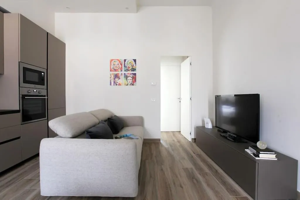 Ferienwohnung Hacca Collection - Isola-Garibaldi District 1Br Mailand Apartment